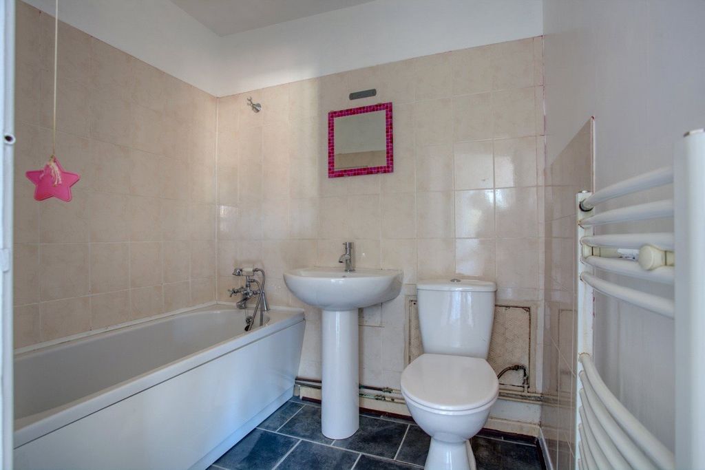 Property photo 2 of 13 Bathroom