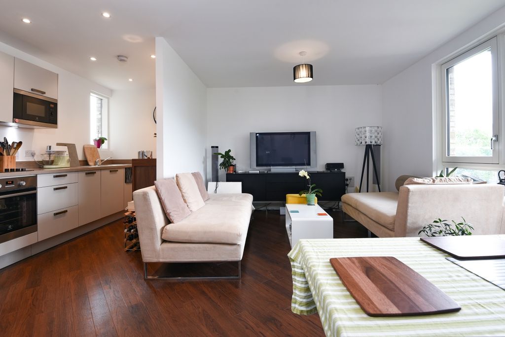 Property photo 2 of 8 Lounge