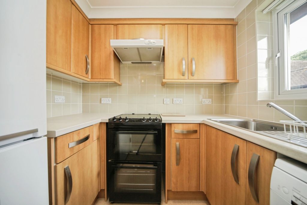 Property photo 2 of 12 Kitchen
