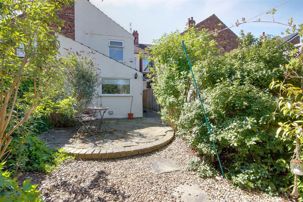 Property photo 3 of 16 Outside