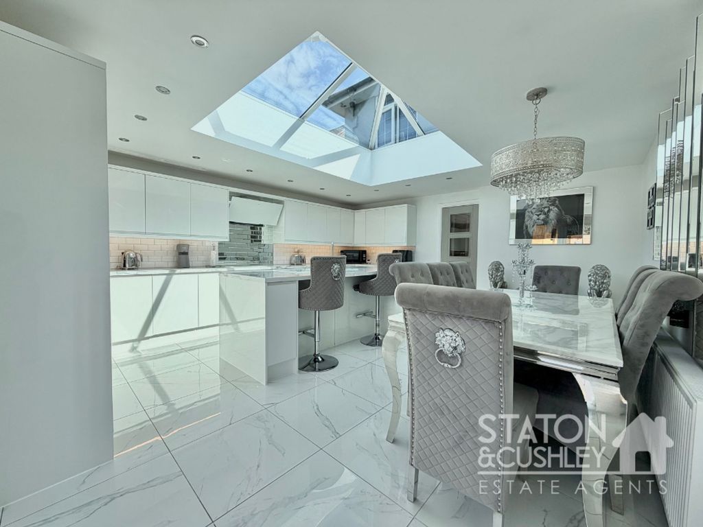 Property photo 2 of 36