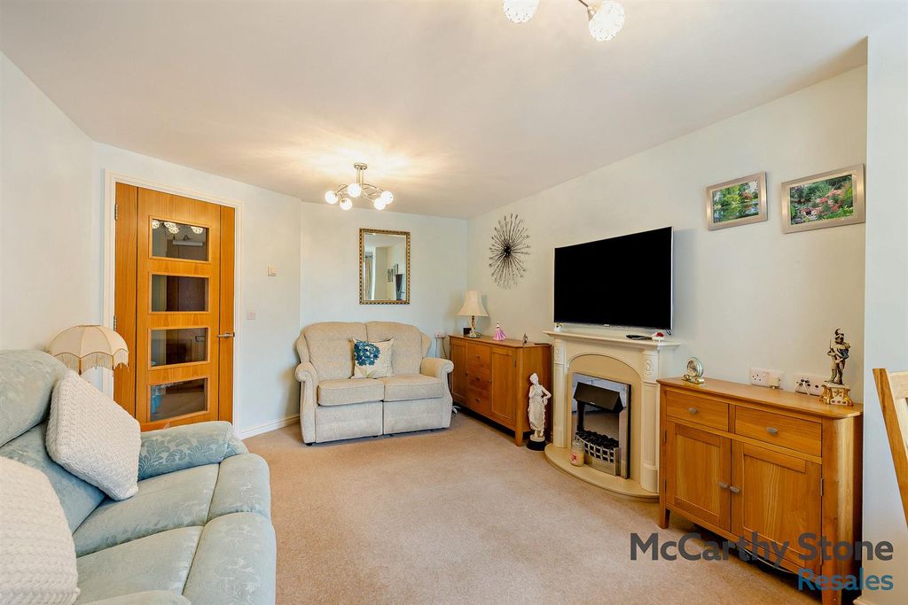 Property photo 3 of 25 8695753-Interior11-800.Jpg