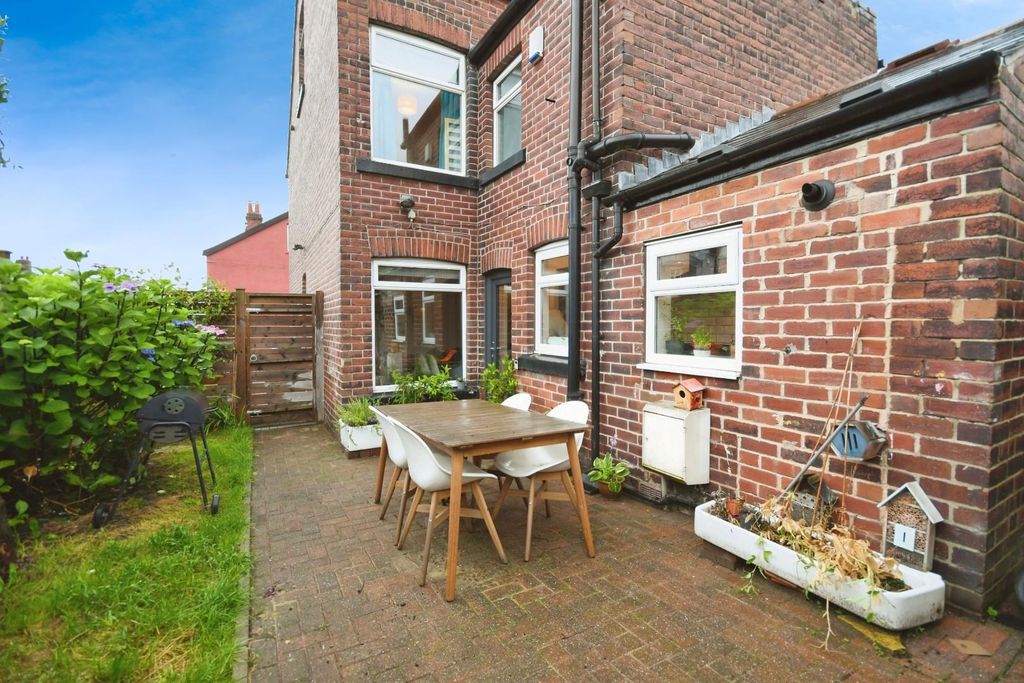 Property photo 2 of 20 Side