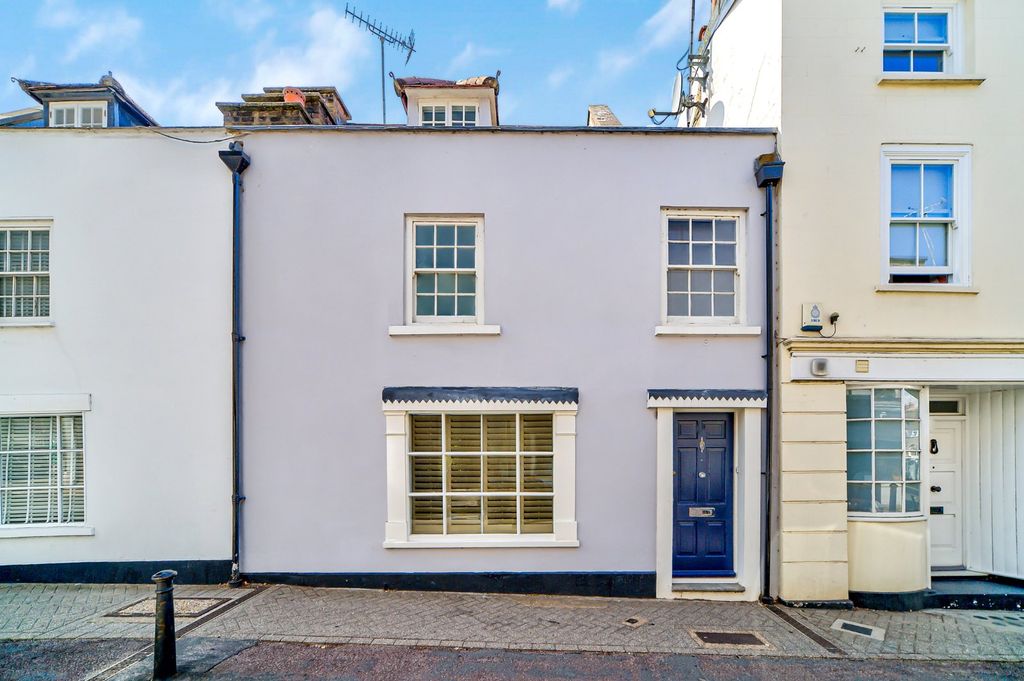 Property photo 1 of 14 Richmond Hill