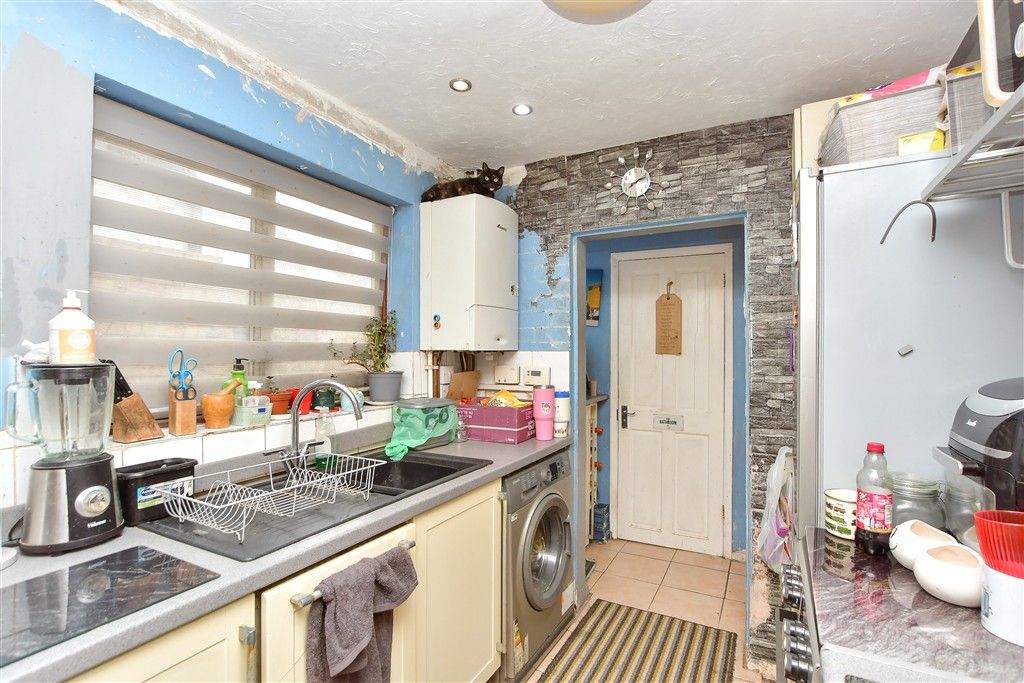 Property photo 2 of 10 Kitchen