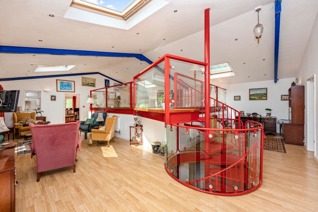 Property photo 2 of 34
