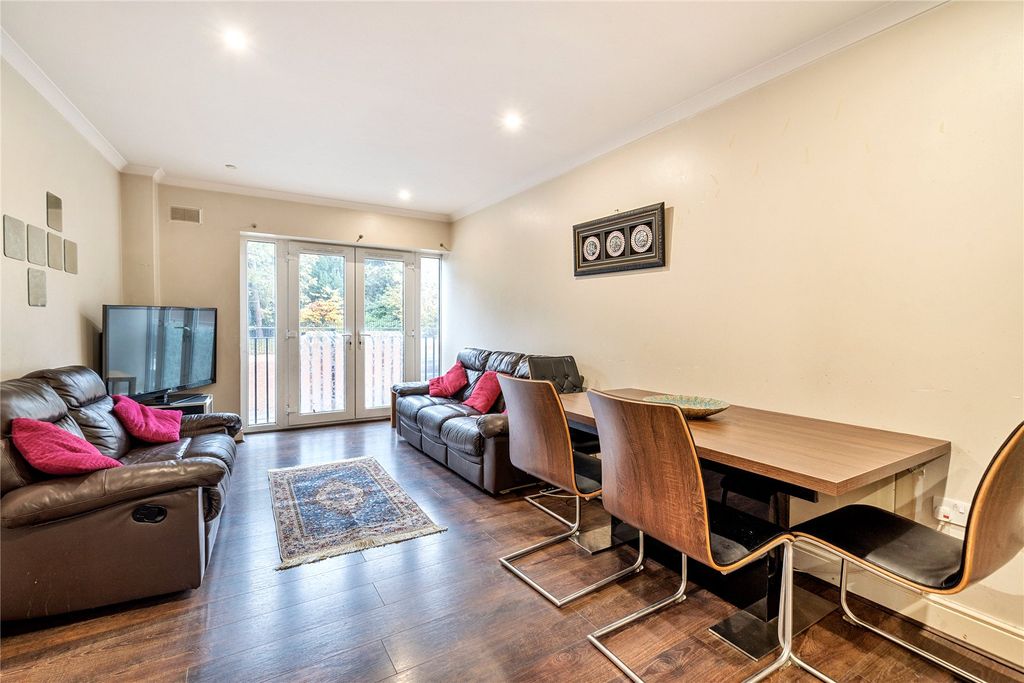 Property photo 3 of 12 Picture 3