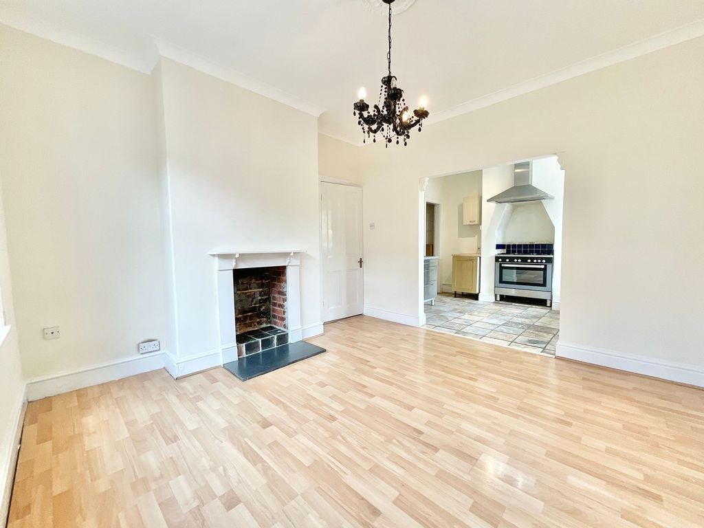 Property photo 2 of 28