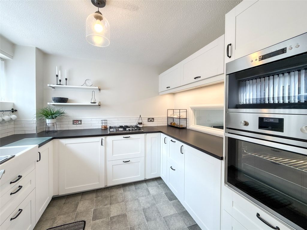 Property photo 2 of 19 Kitchen