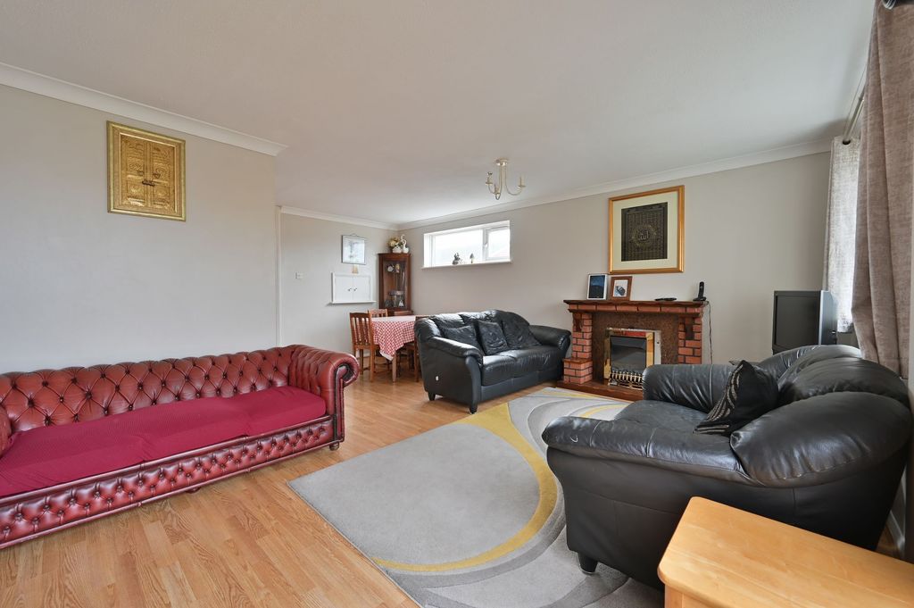 Property photo 3 of 23