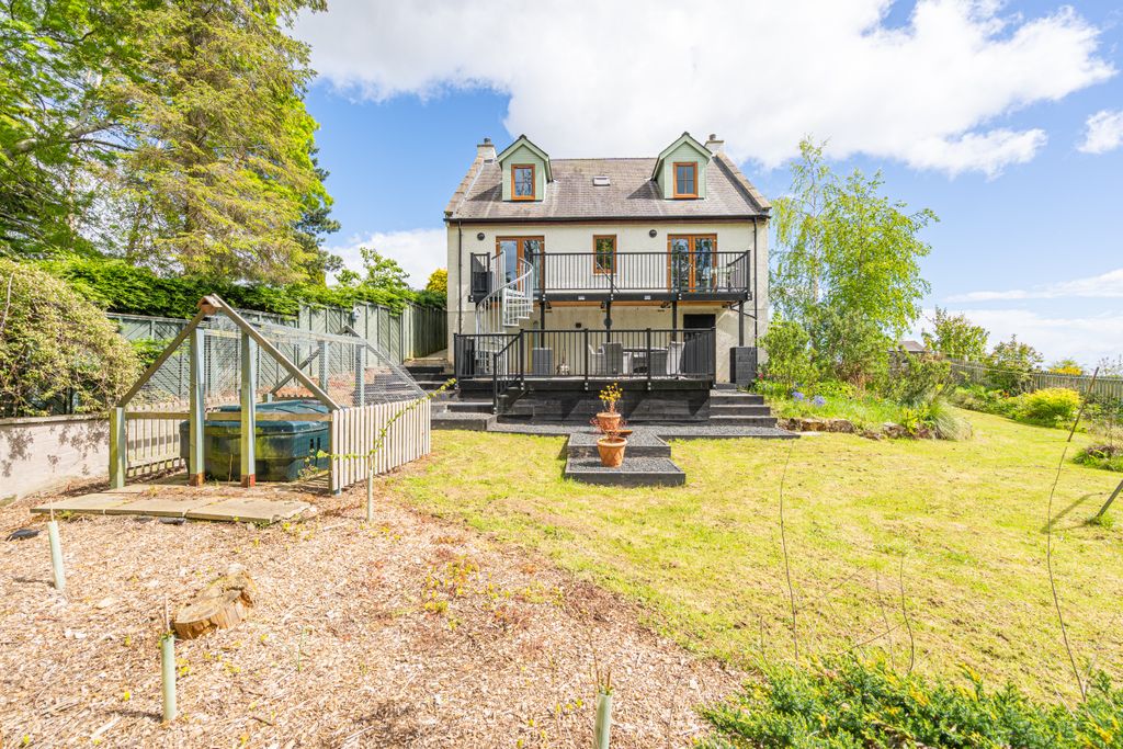 Property photo 1 of 30