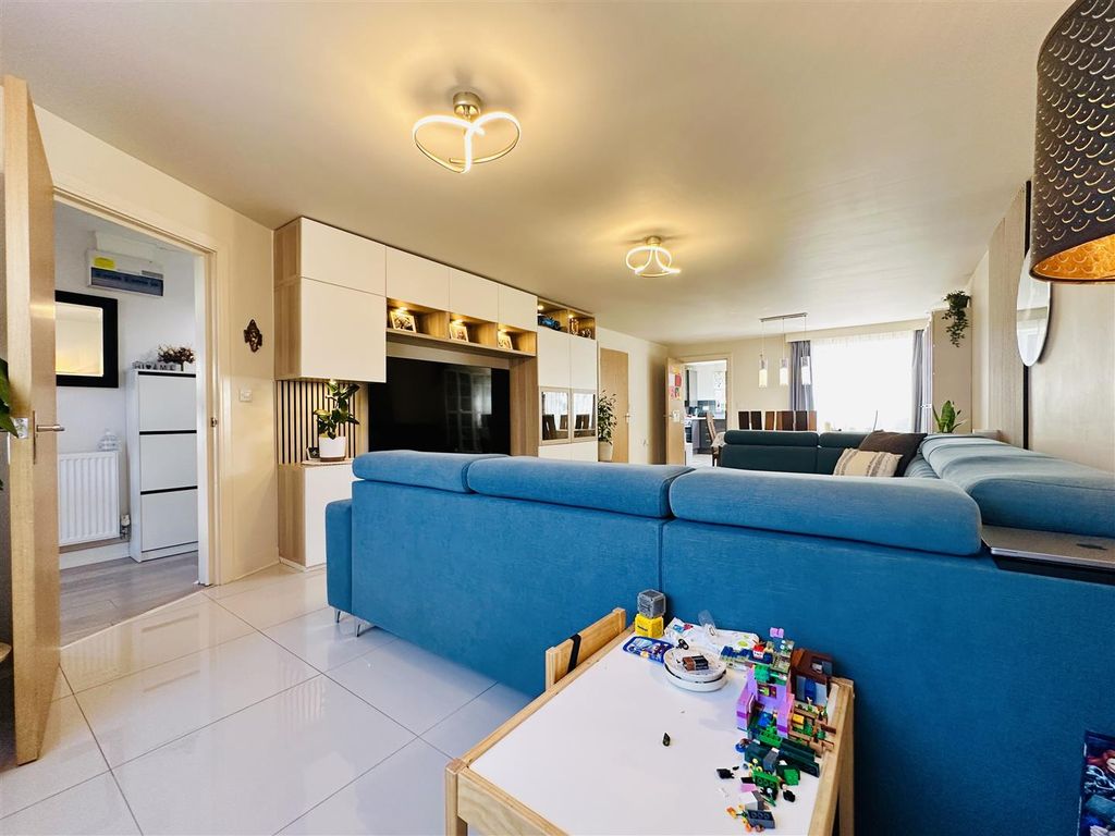 Property photo 2 of 28 Lounge/Diner