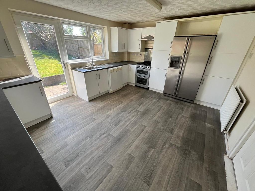 Property photo 2 of 17 90393282-E0cc-42F4-813E-A8Bb811850Fd.Jpg