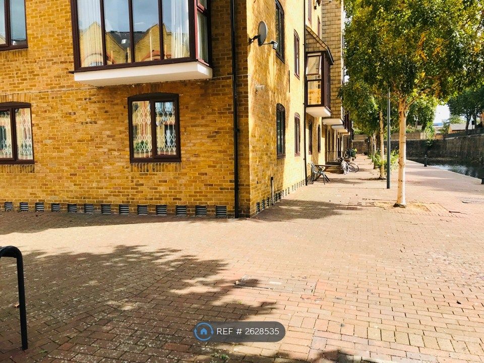 Property photo 1 of 19 Flat Externally