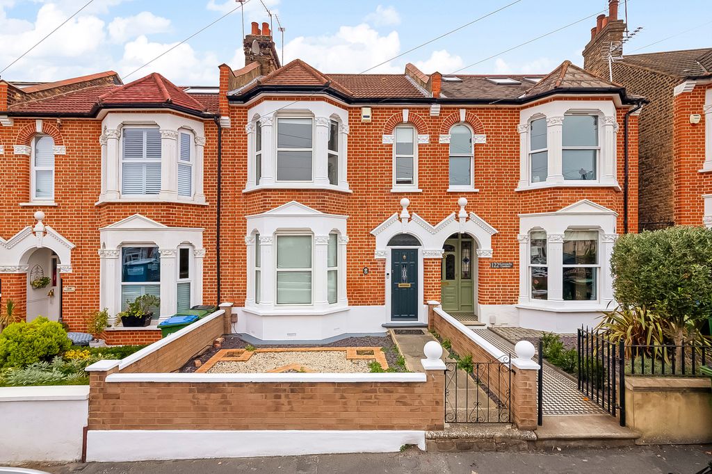 Property photo 1 of 12