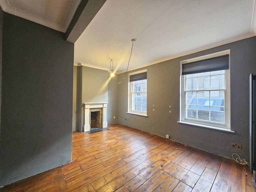 Property photo 1 of 7 Enfield Cloisters, Enfield N1