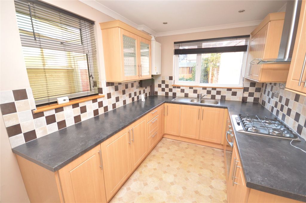 Property photo 2 of 10 Kitchen