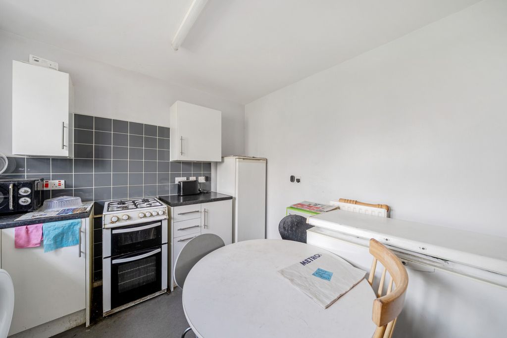 Property photo 2 of 19 1439877-4-69E21E5...