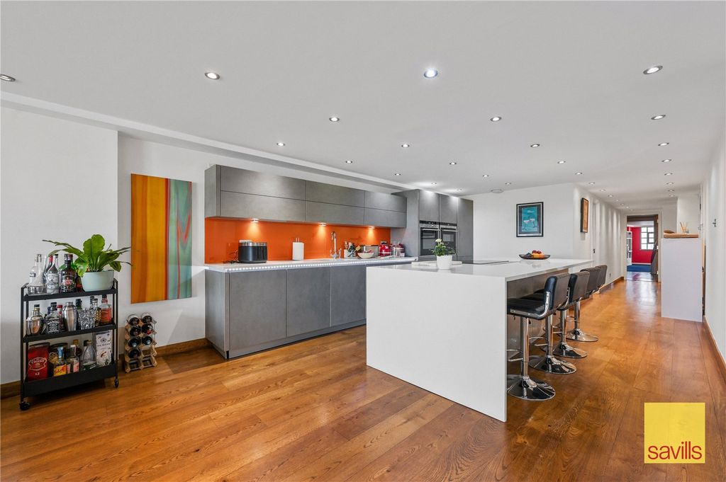 Property photo 3 of 20 Kitchen