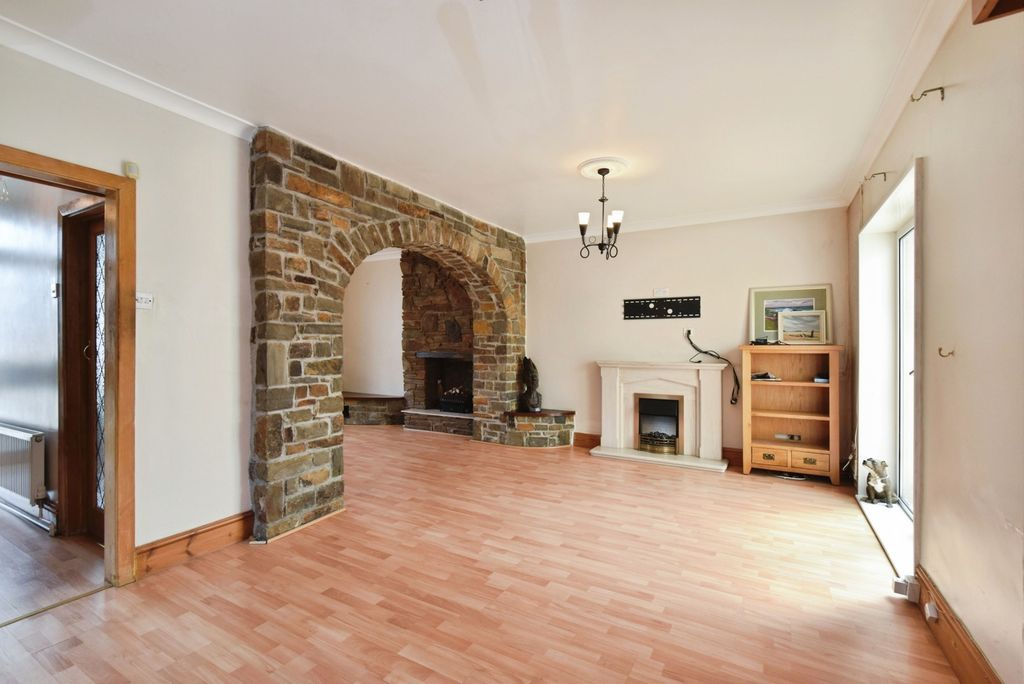 Property photo 3 of 19 Pbox-Img.Jpg