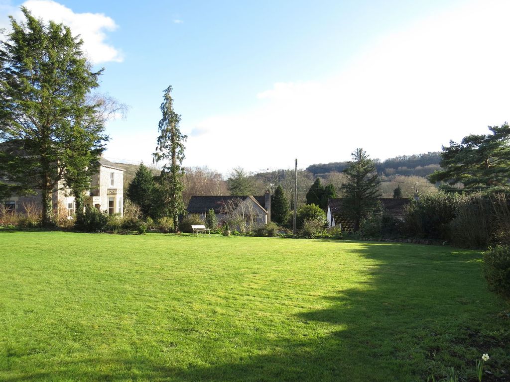 Property photo 3 of 11 Location