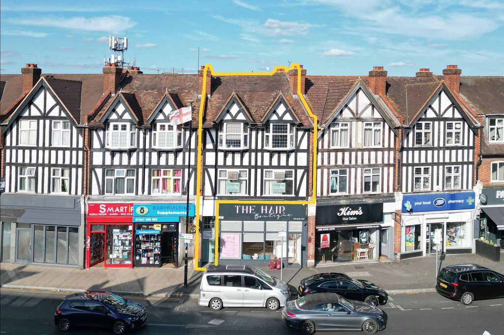 Property photo 1 of 19 162 &amp; 164 Central Rd, Worcester Park, Kt4 8HQ