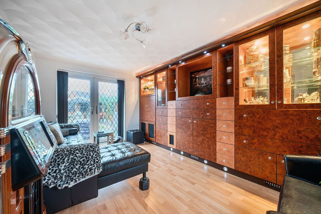 Property photo 2 of 20