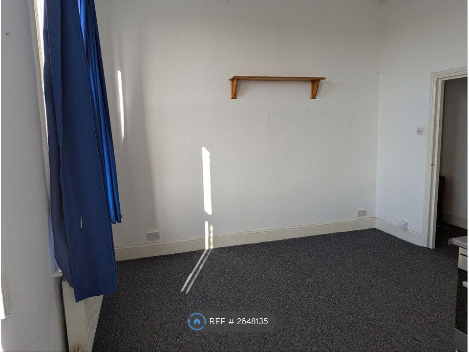 Property photo 3 of 15 Lounge