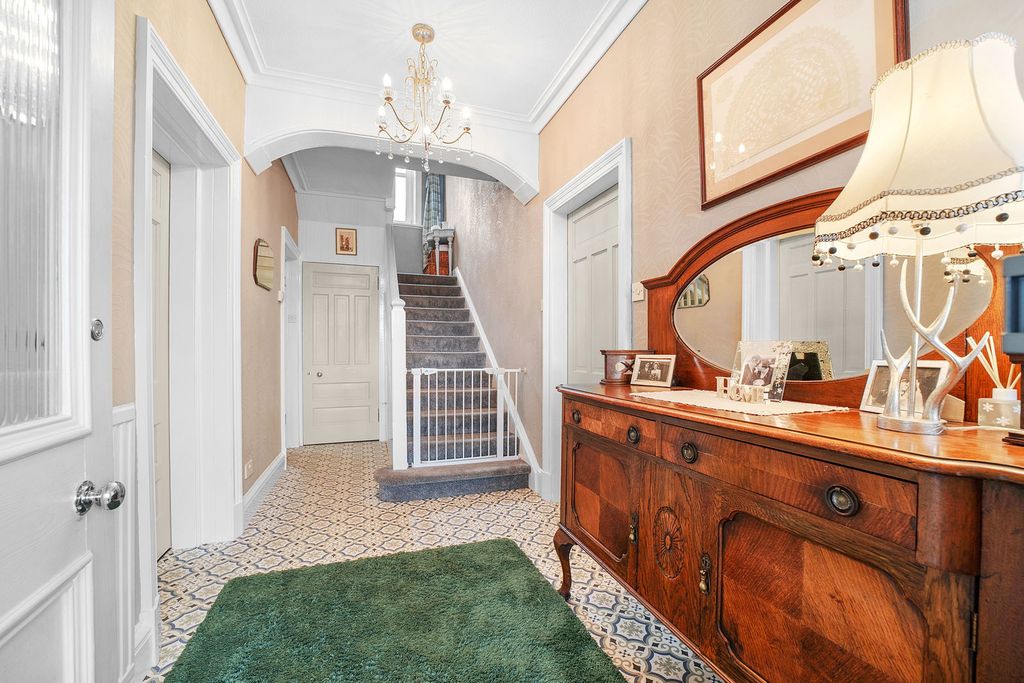 Property photo 2 of 23