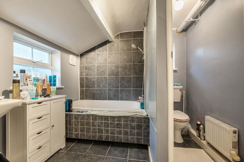 Property photo 2 of 11 Bathroom