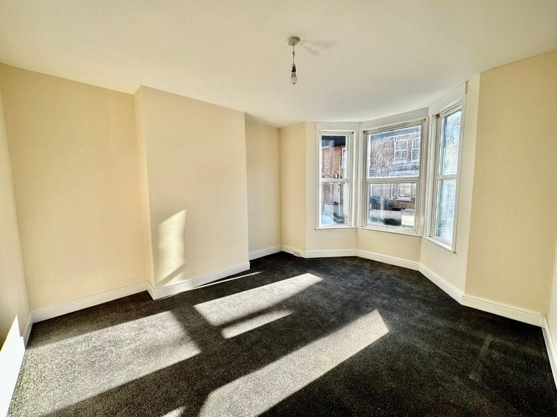 Property photo 3 of 8 Picture 3