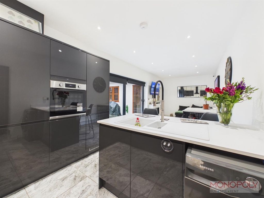 Property photo 3 of 15 Cam04439G0-Pr0226-Still011.Jpg