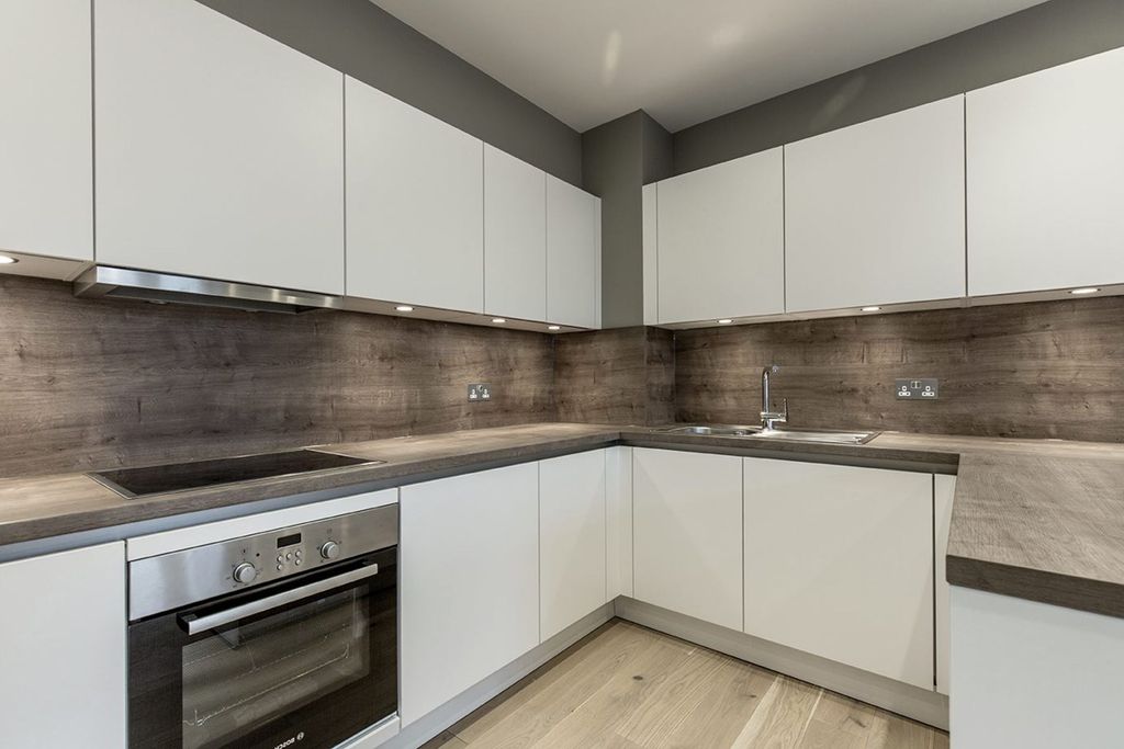 Property photo 2 of 9 Kitchen