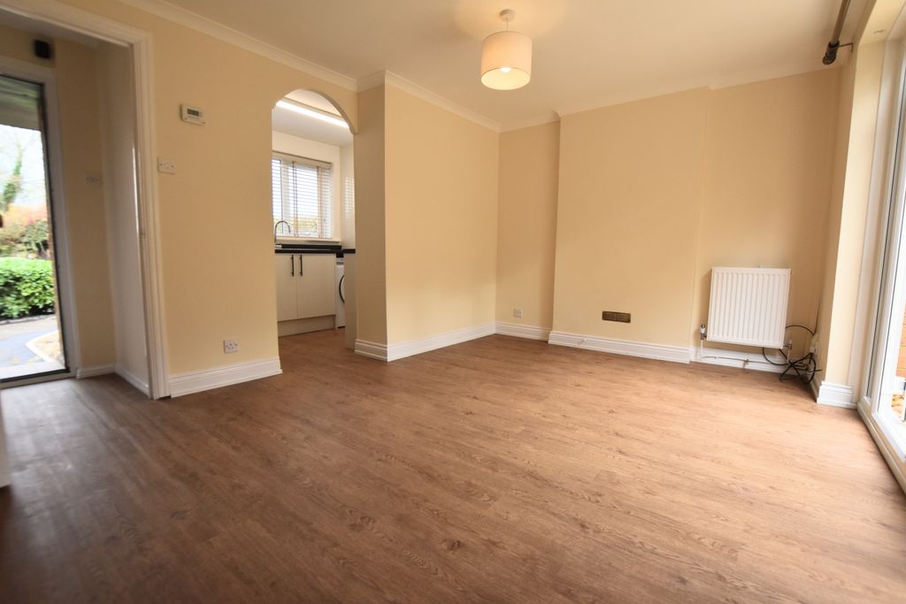 Property photo 2 of 10 209 Arlott Crescent Lounge
