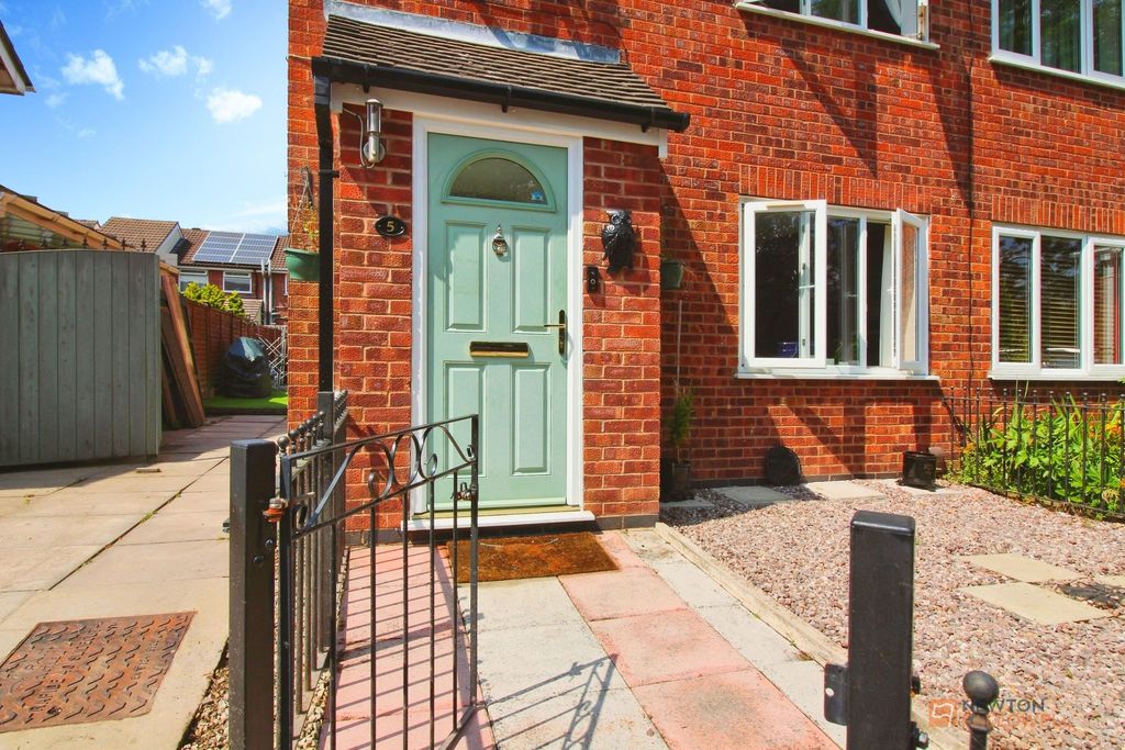 Property photo 2 of 18