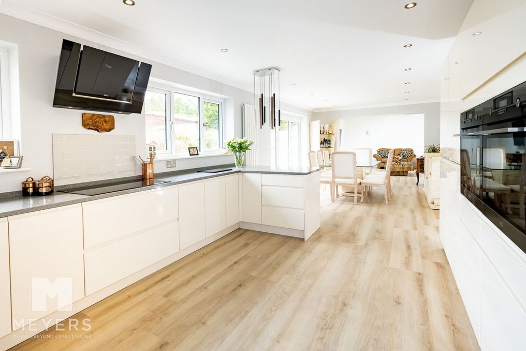 Property photo 3 of 24