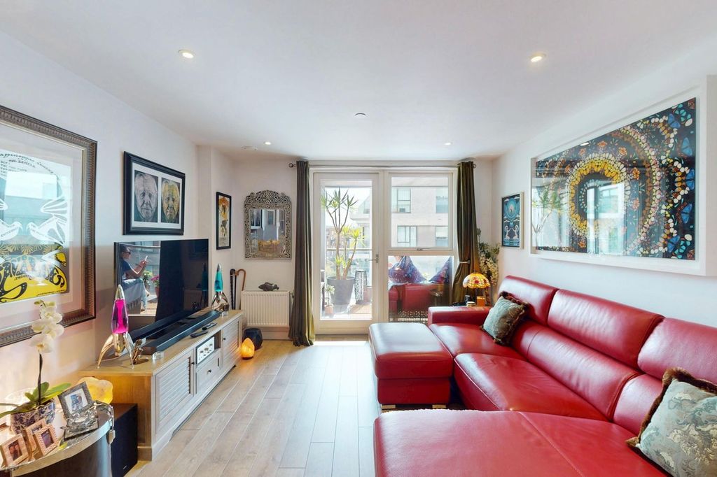 Property photo 2 of 17