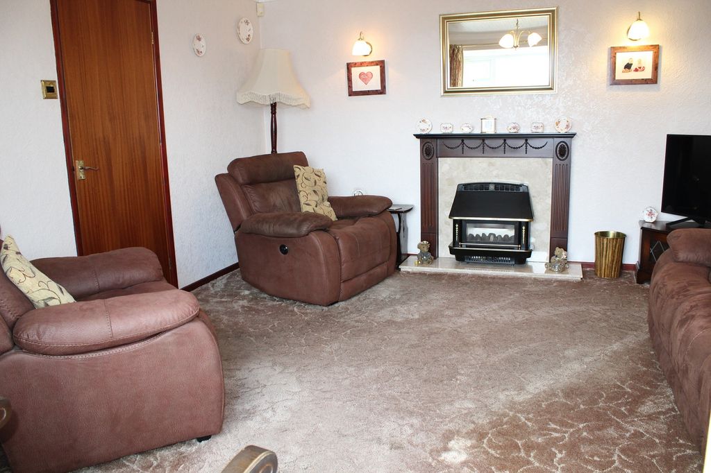 Property photo 2 of 12 Lounge