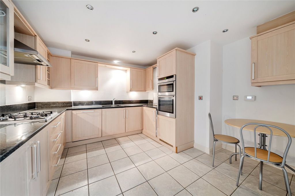 Property photo 2 of 14 Picture No. 18