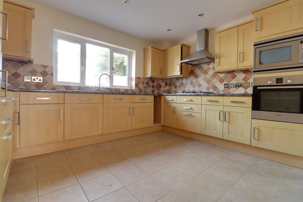 Property photo 3 of 16 Kitchen