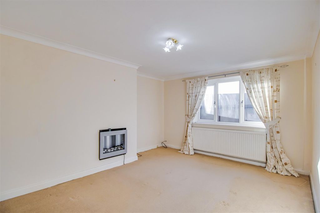 Property photo 3 of 10 Living Room