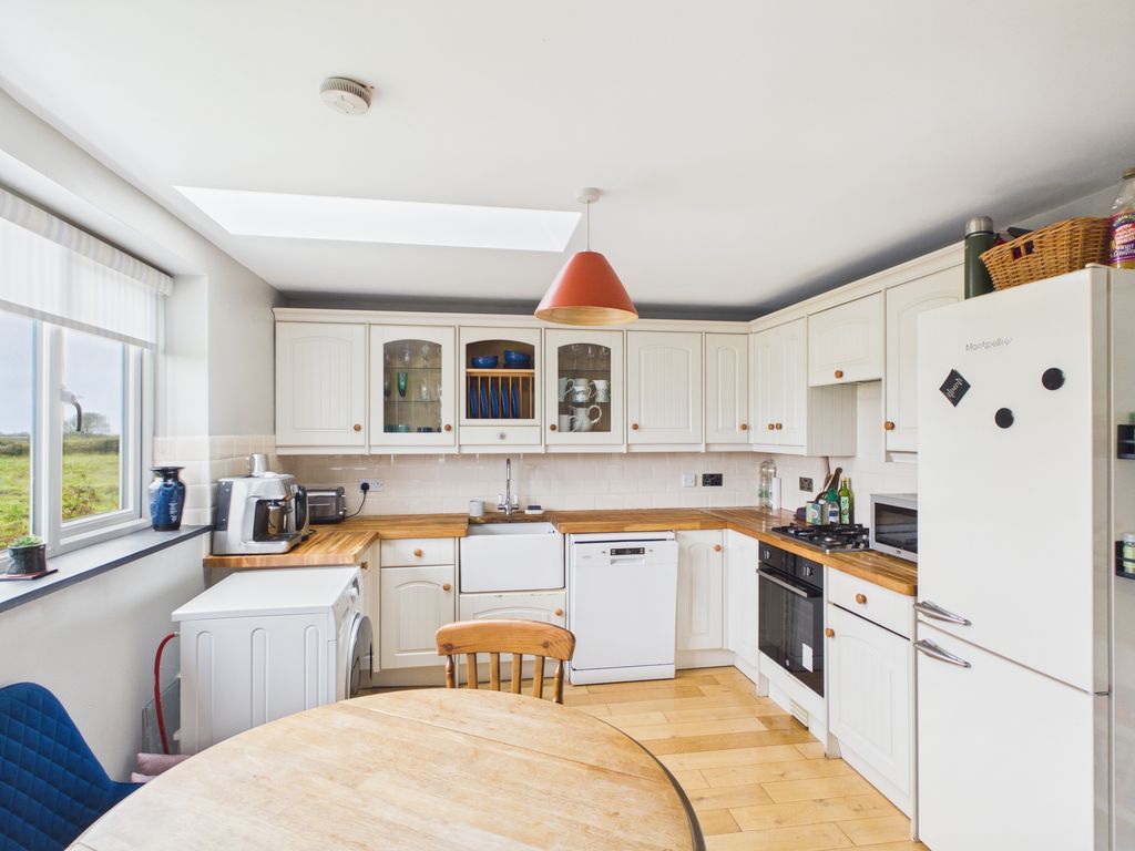 Property photo 3 of 14 Kitchen Area