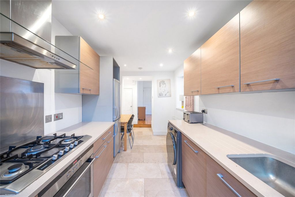 Property photo 3 of 8 Picture No. 11