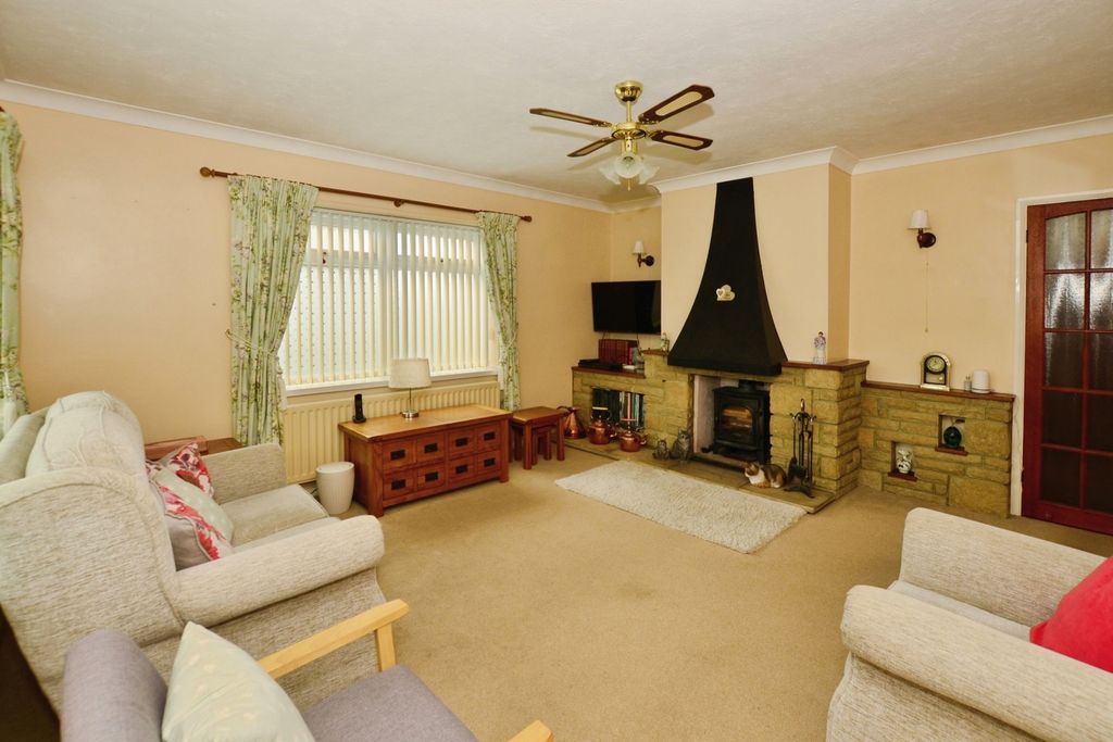 Property photo 2 of 17 Photo