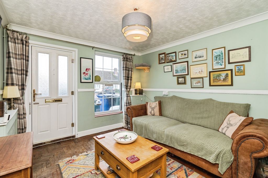 Property photo 2 of 17