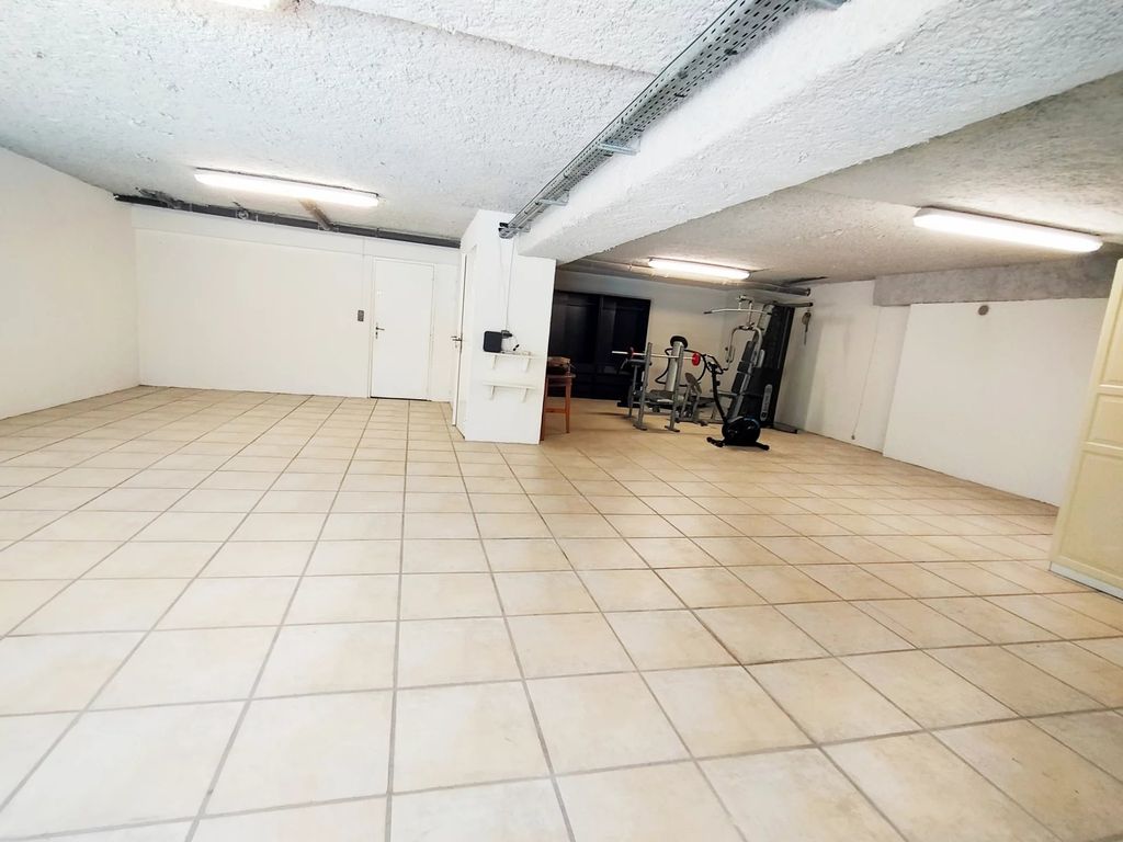 Property photo 3 of 32