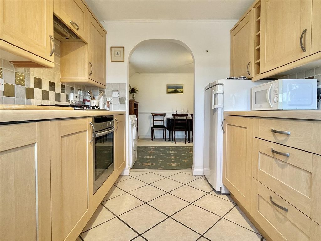 Property photo 3 of 24 Kitchen