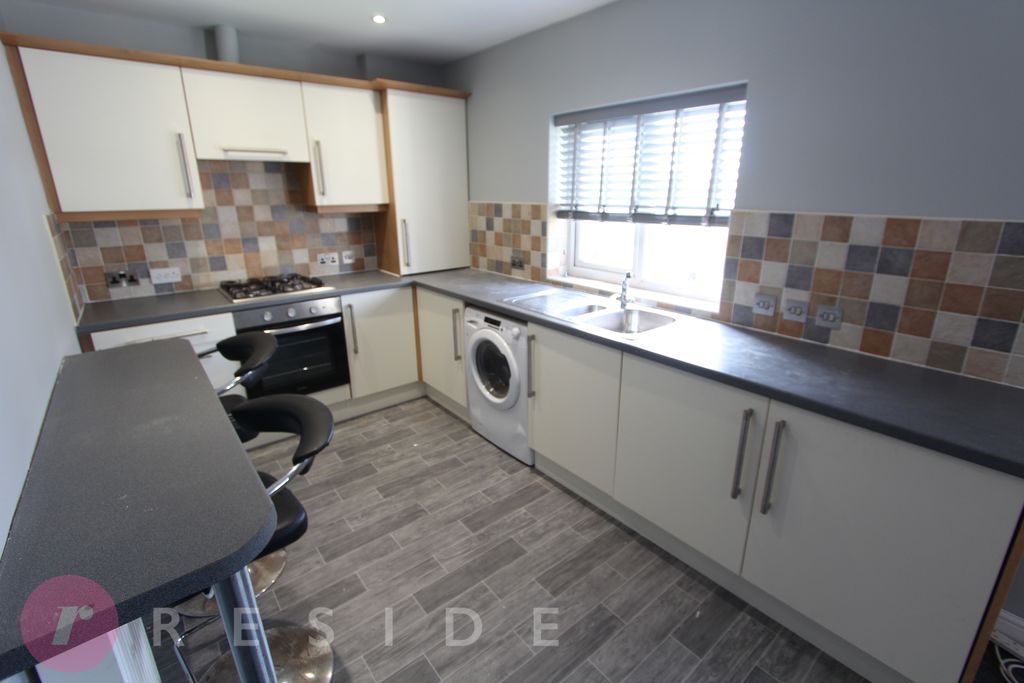 Property photo 3 of 8 Kitchen