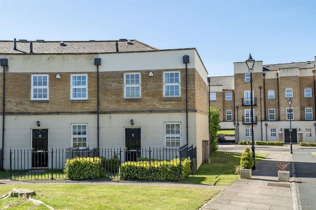 Property photo 3 of 18 External
