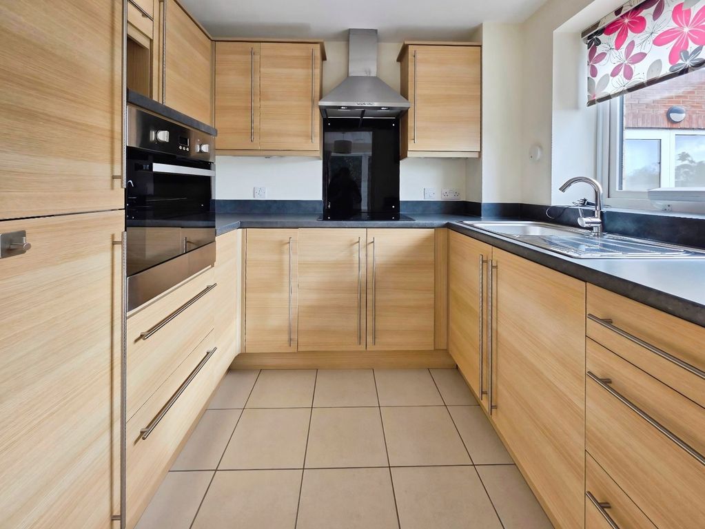 Property photo 3 of 14 Kitchen